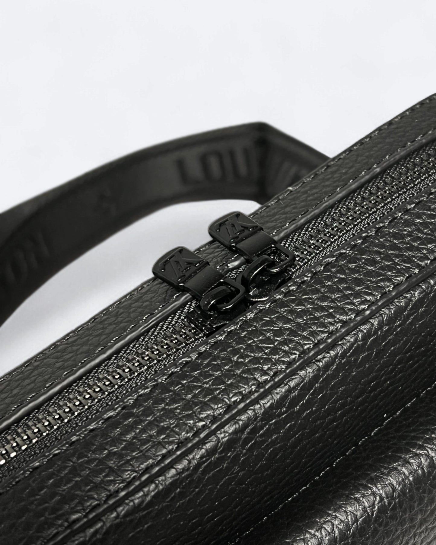 LVTN - Leather Mini Messenger Bag - Black