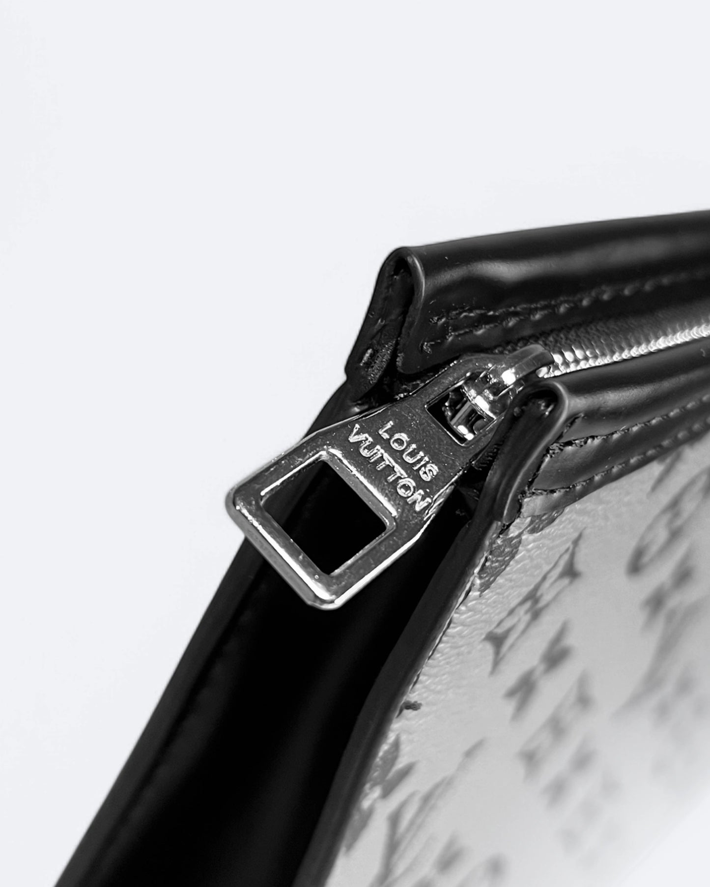 Louis Vuitton - LV Pattern Clutch - Gray