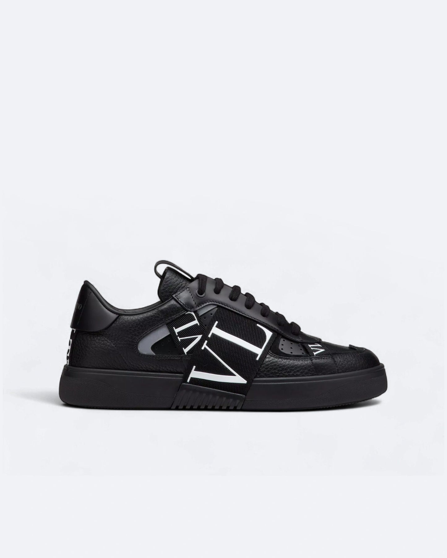 Valentino - Low-Top Calfskin Vl7N Sneakers - Black