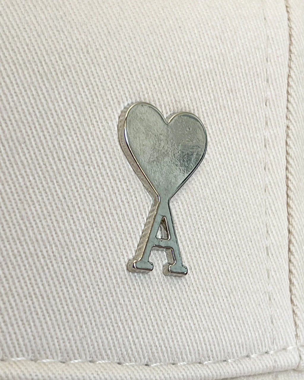 AMI - Silver Logo Pin Cap - Cream