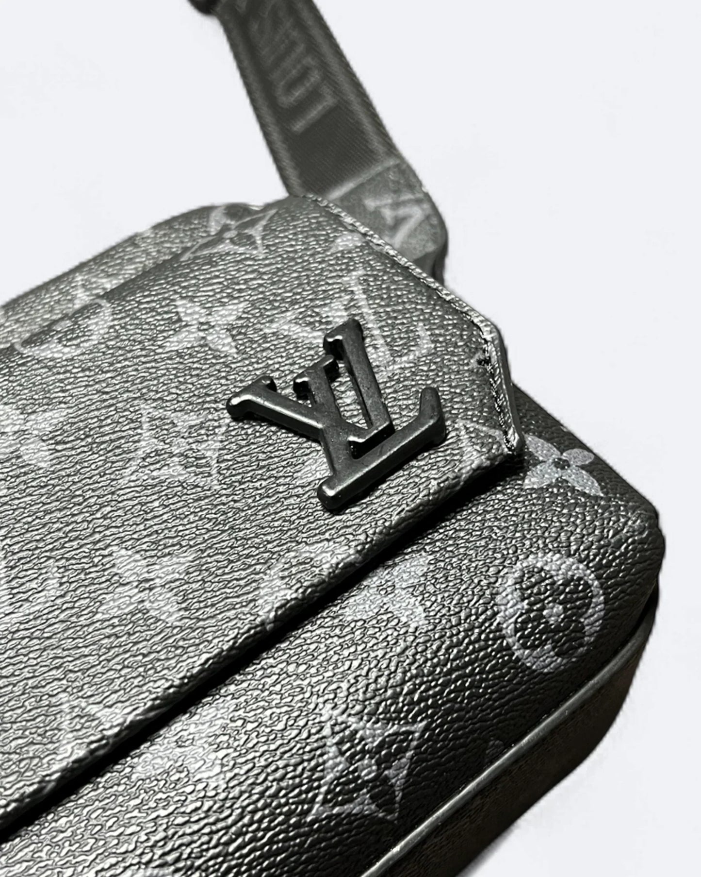LVTN - Pattern Mini Messenger Bag - Black