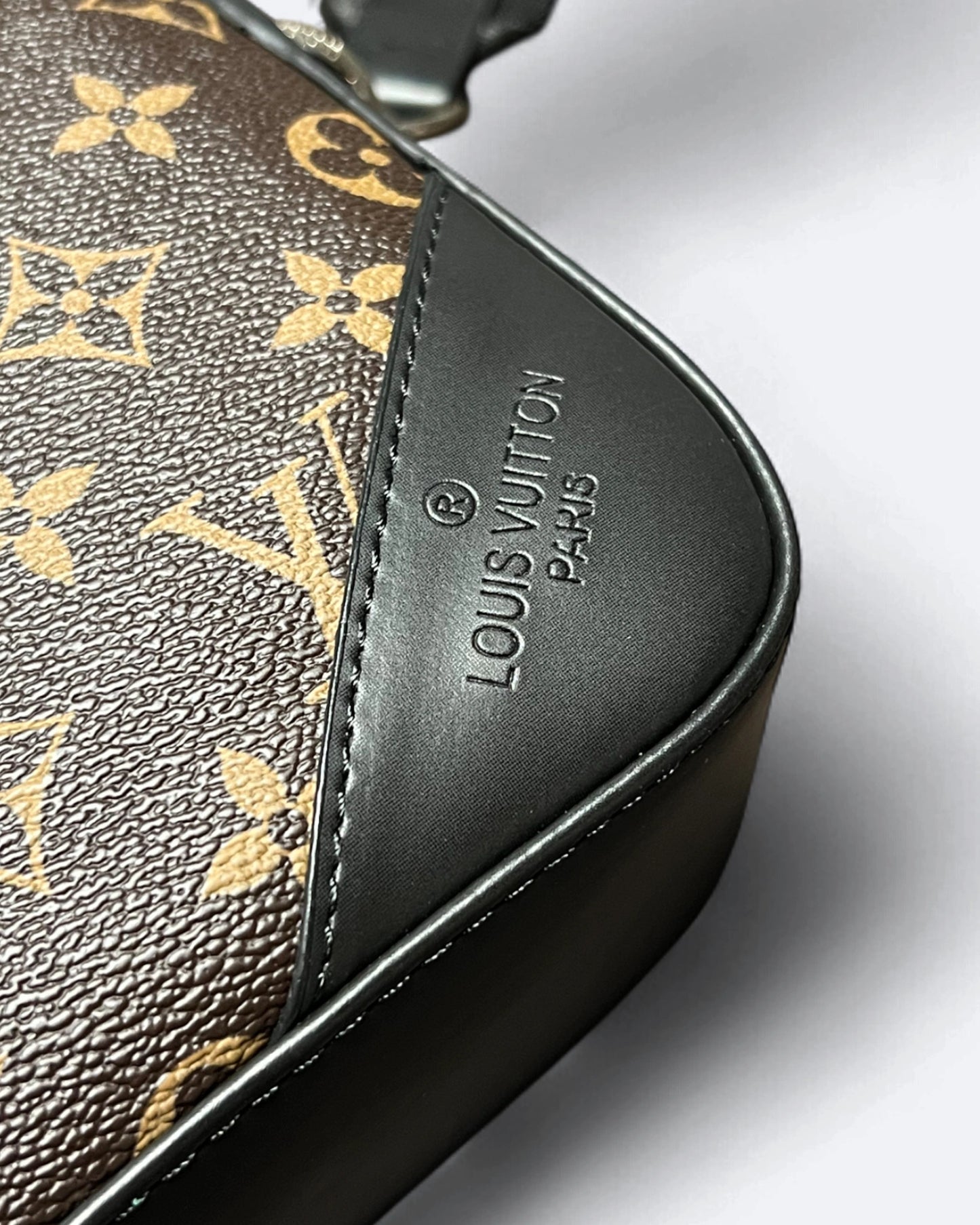 LVTN - Pattern Duo Messenger Bag - Brown