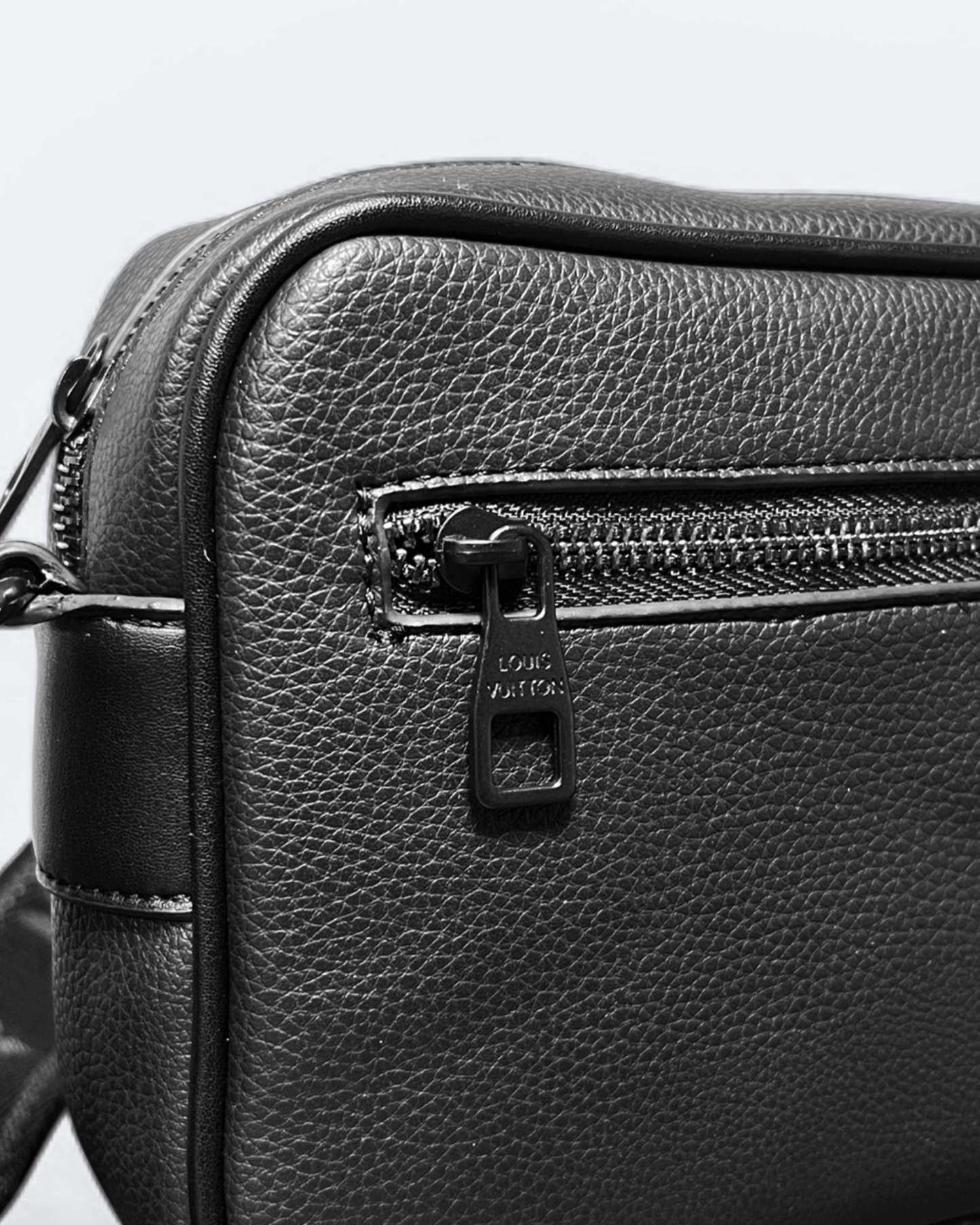 LVTN - Zip Leather Crossbody Bag - Black