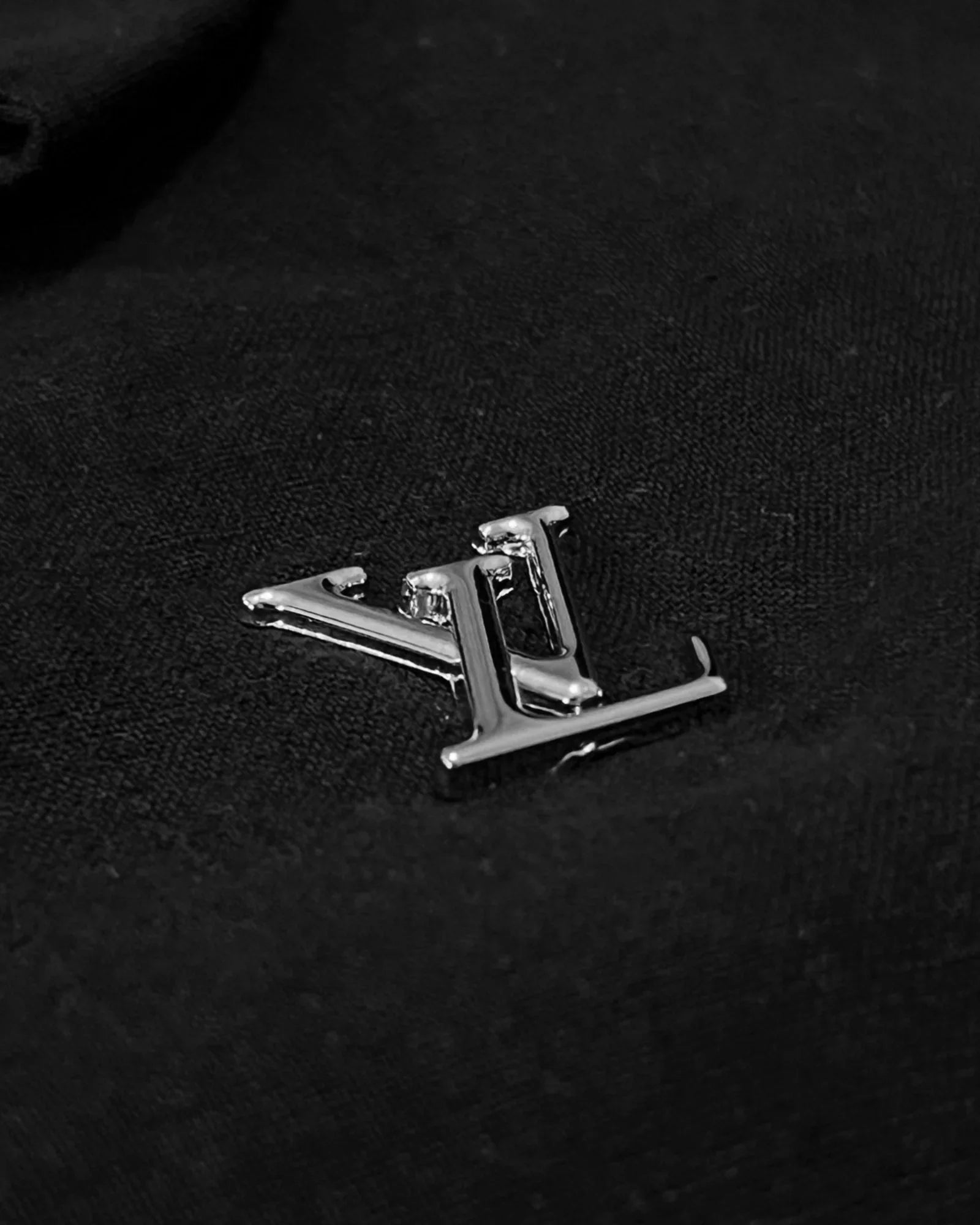 Louis Vuitton - Metal LV Linen Shirt - Black